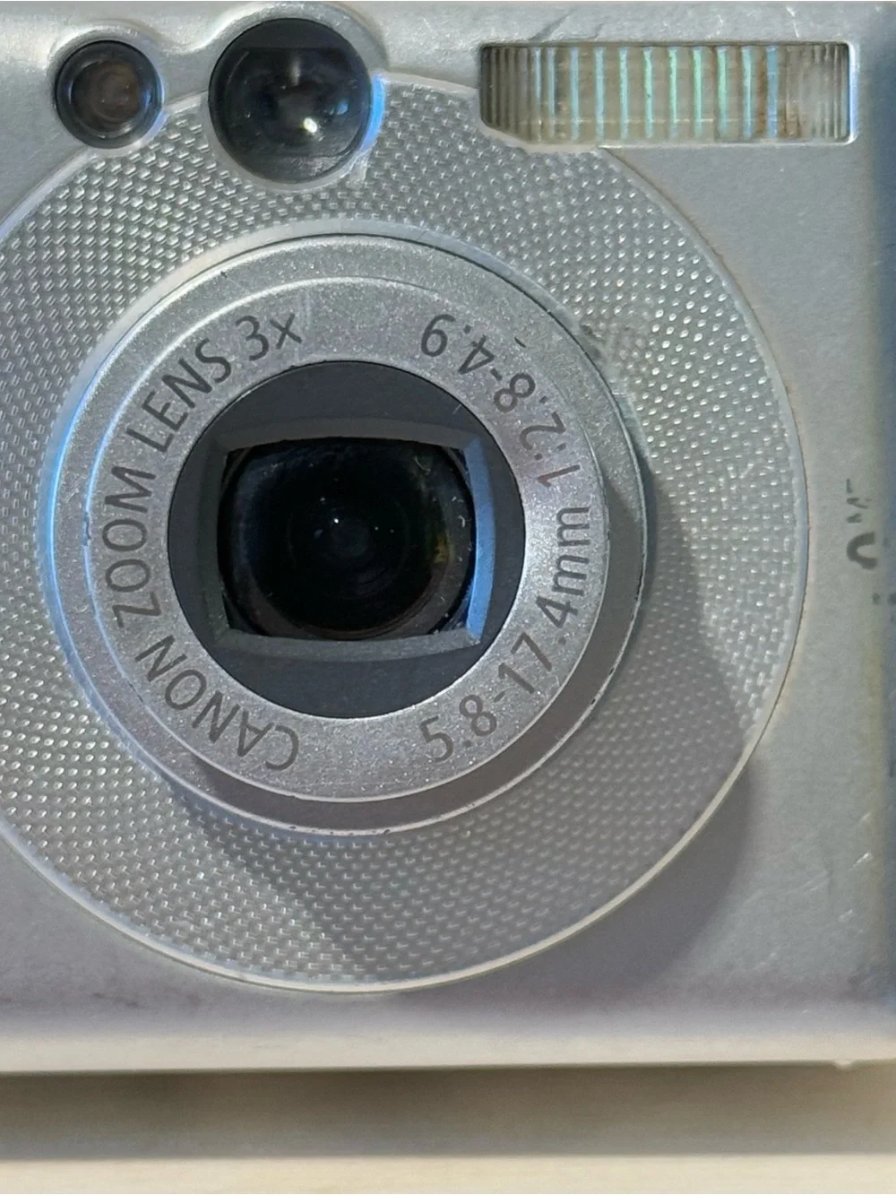 Canon PowerShot SD300 Digital Elph 4MP Camera Tested Good w/Charg-Bat-Card Read!